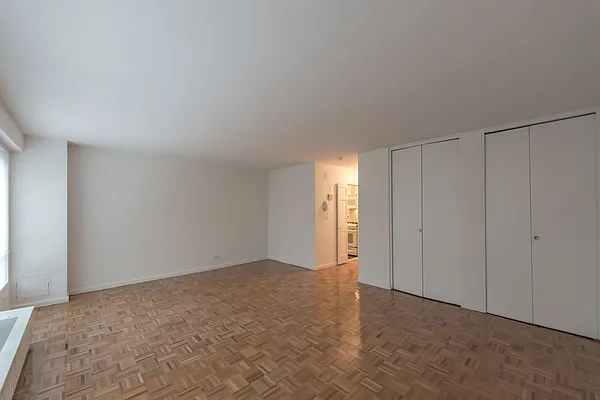 Rented by Solow Realty | media 48