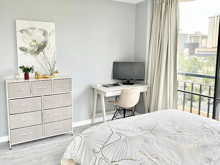 Modern, cozy, spacious
