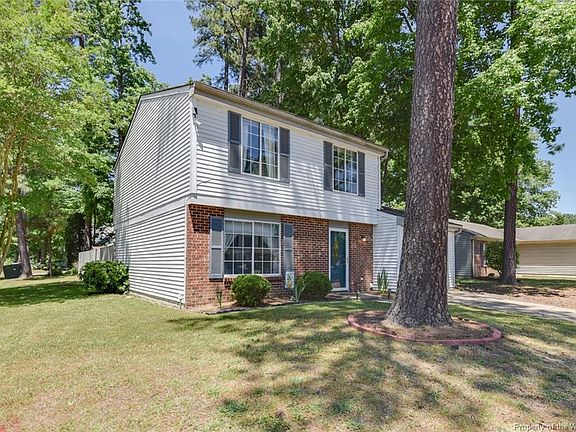 3rd image of 901 Woodcreek Dr