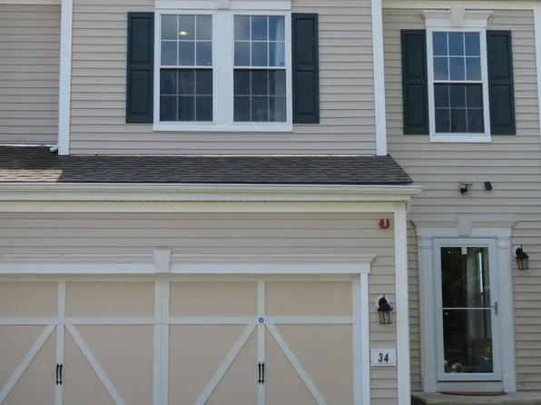 34 Wayside Dr, Hopkinton, MA 01748