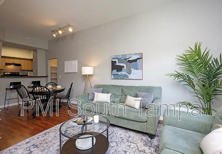2421 W Horatio St #838 — Photo 4