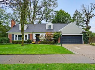 683 Lincoln Rd, Grosse Pointe, MI 48230