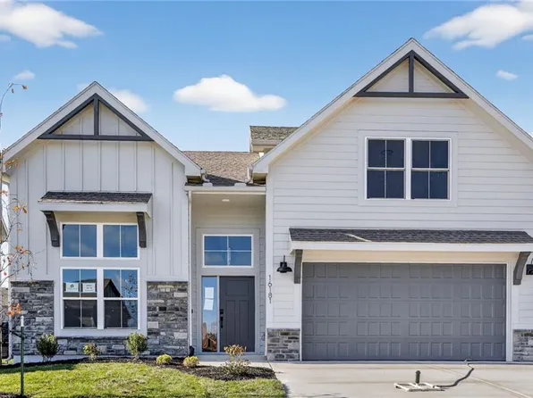 16181 Ryan Cir, Parkville, MO 64152