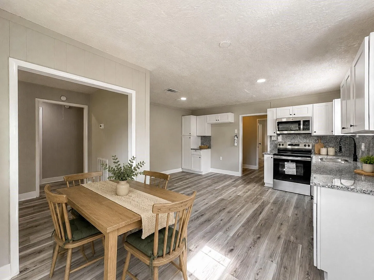 3 bed, 2.0 bath, 1171 sqft, $1,650 — Photo 4