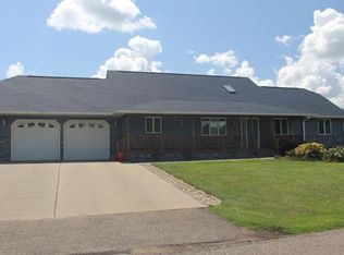 207 8th Ave SE, Clark, SD 57225