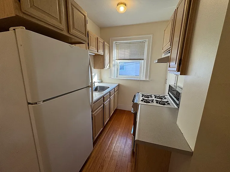 588 Washington St #4 — Photo 3