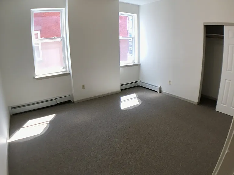 686-688 Broad St — Photo 13