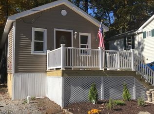 22 Adams Trl, Hopatcong, NJ 07843