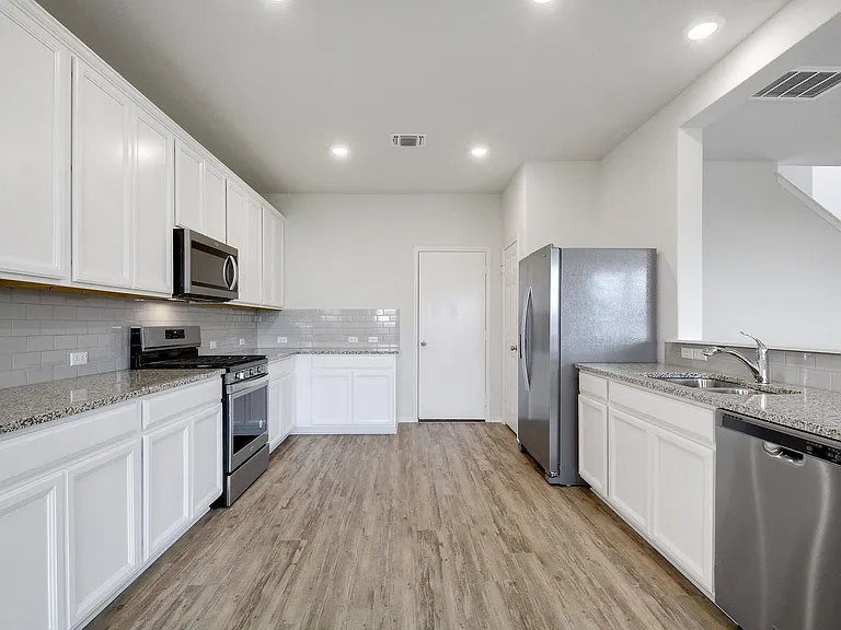 121 Nettletree Dr — Photo 9