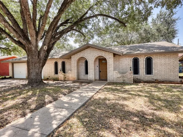 1104 Live Oak Dr, Alice, TX 78332