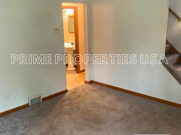4th image of 827 Garlow Blvd