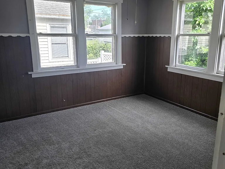 437 1st Ave — Photo 3