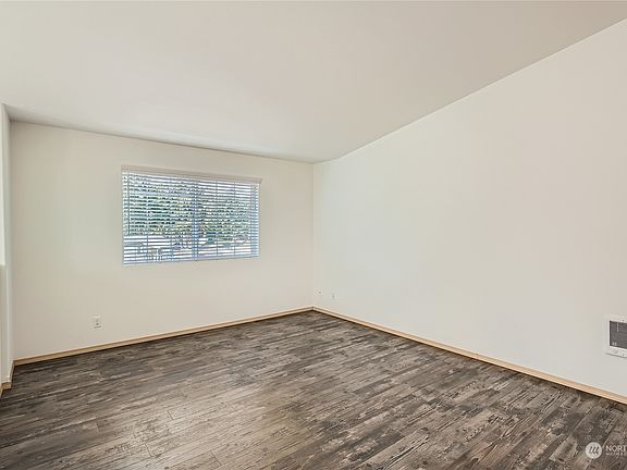 Large Upstairs Living Room>