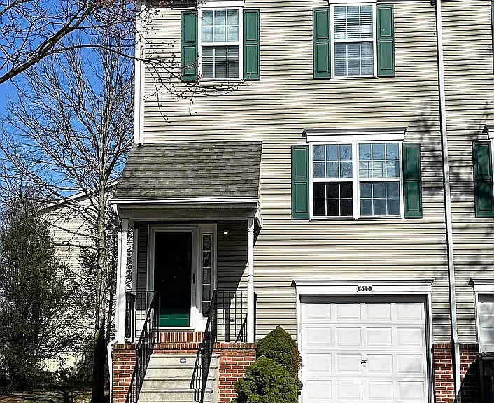 610 Brentwood Ct — Photo 1