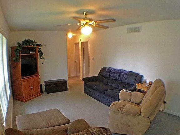 3rd image of 422 E Douglas Dr