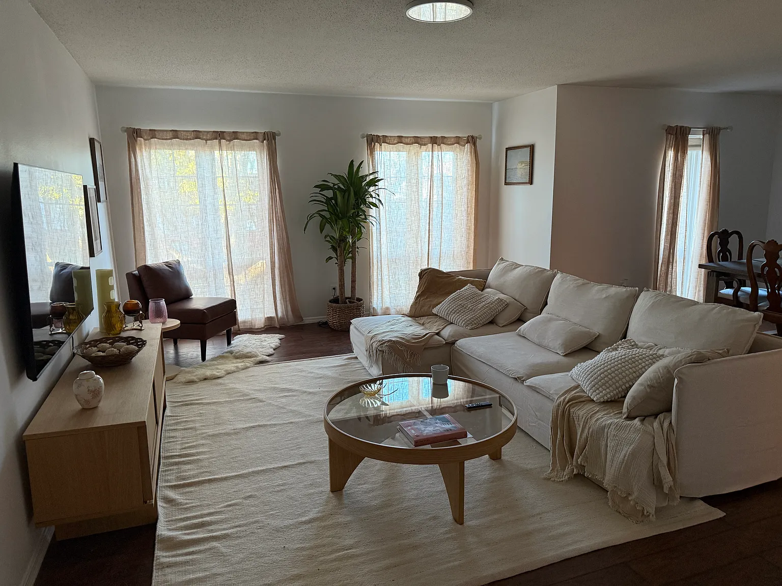 2 bed, 1216 sqft, $2,700 — Photo 2