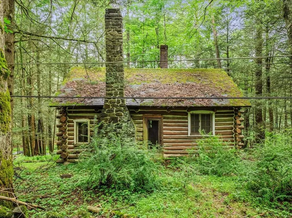205 Pine View Ln, East Stroudsburg, PA 18302