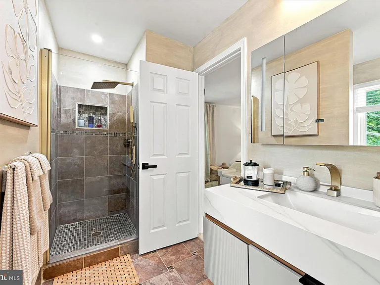63 E Jonathan Ct — Photo 20