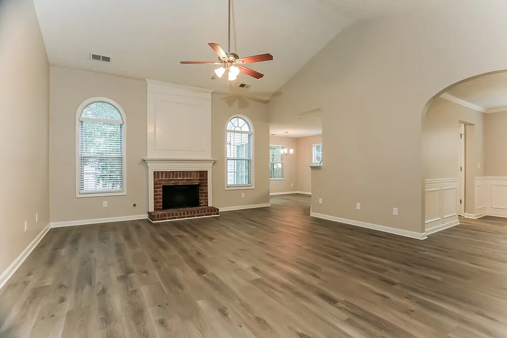 4 bed, 2.0 bath, 1949 sqft, $2,695 — Photo 4