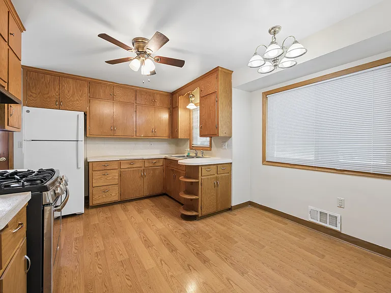 4414 Washington St NE — Photo 4