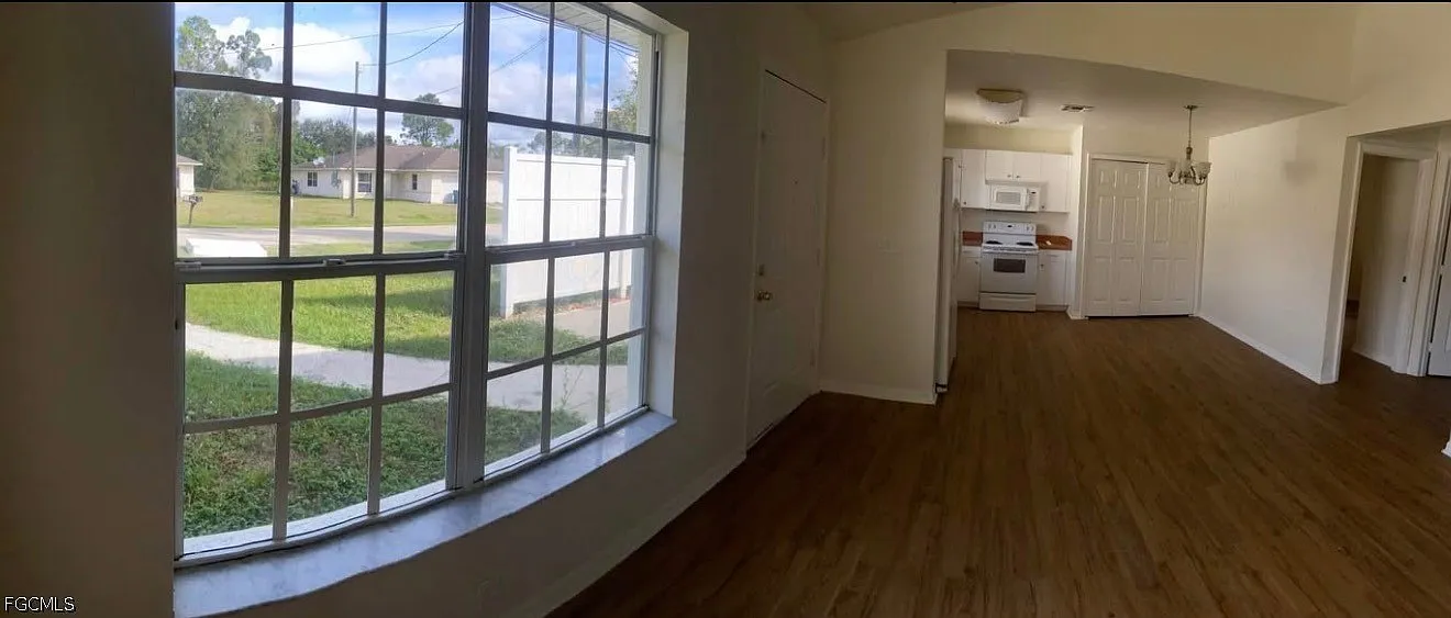 3 bed, 2.0 bath, 1100 sqft, $1,500 — Photo 3