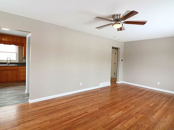 2nd image of 439 W Spruce St