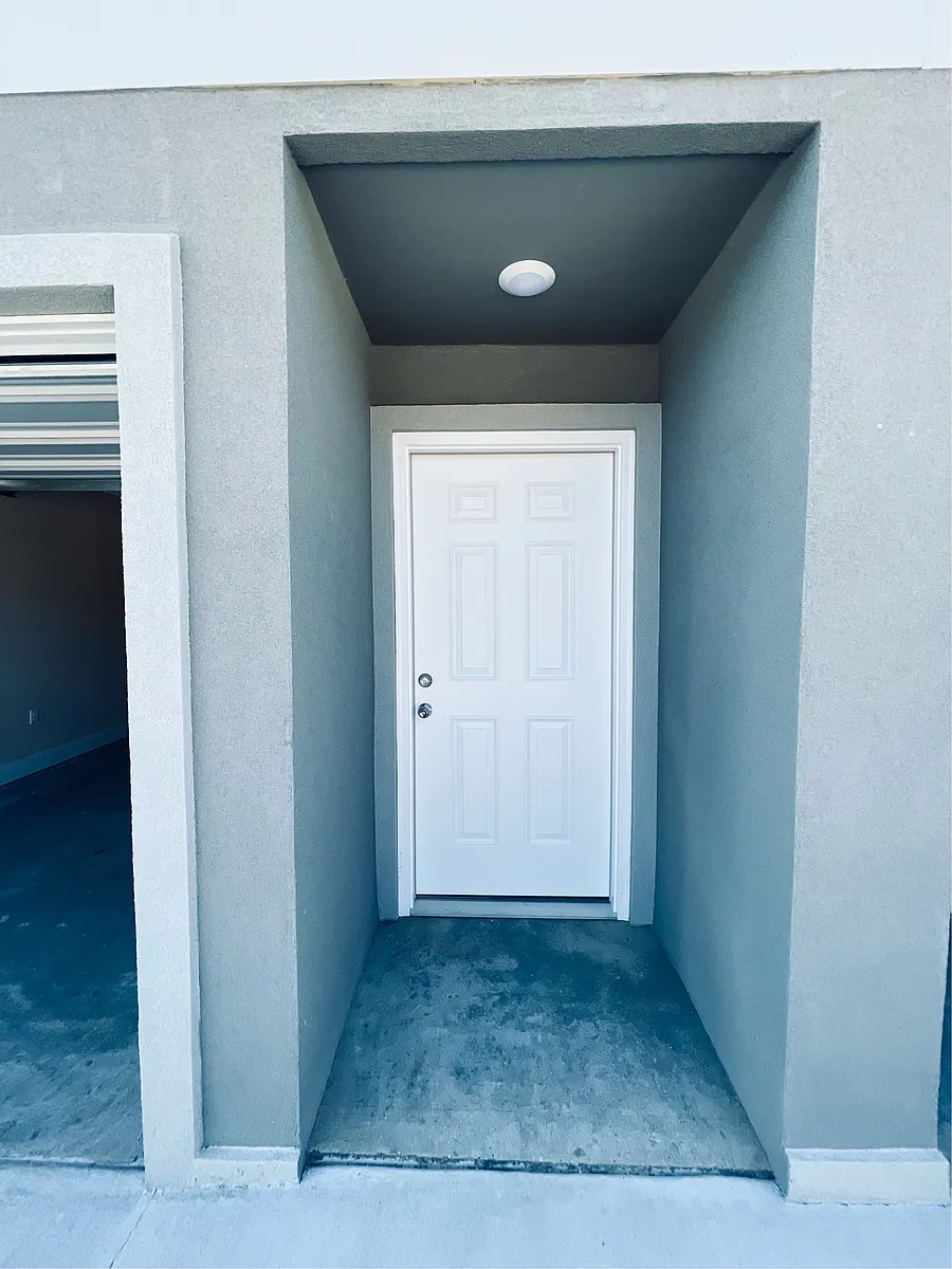 Building Photo - 716 Plum Ln