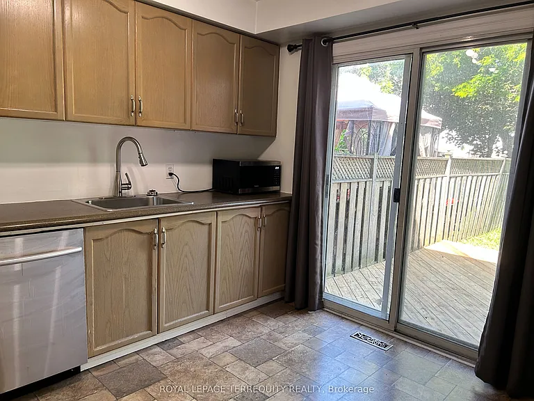 129 Trewin Ln — Photo 3