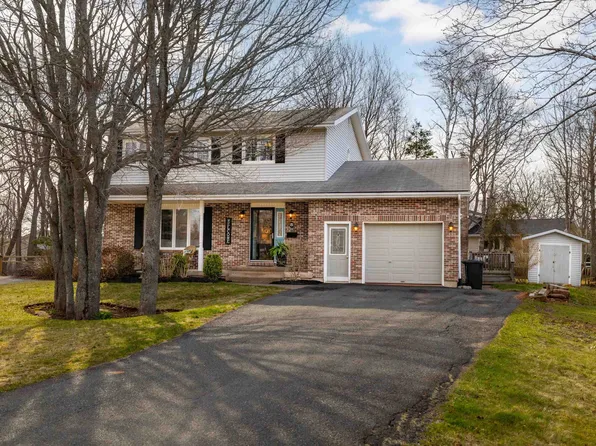 8 Macmillan Cres, Charlottetown, PE C1A 8G2