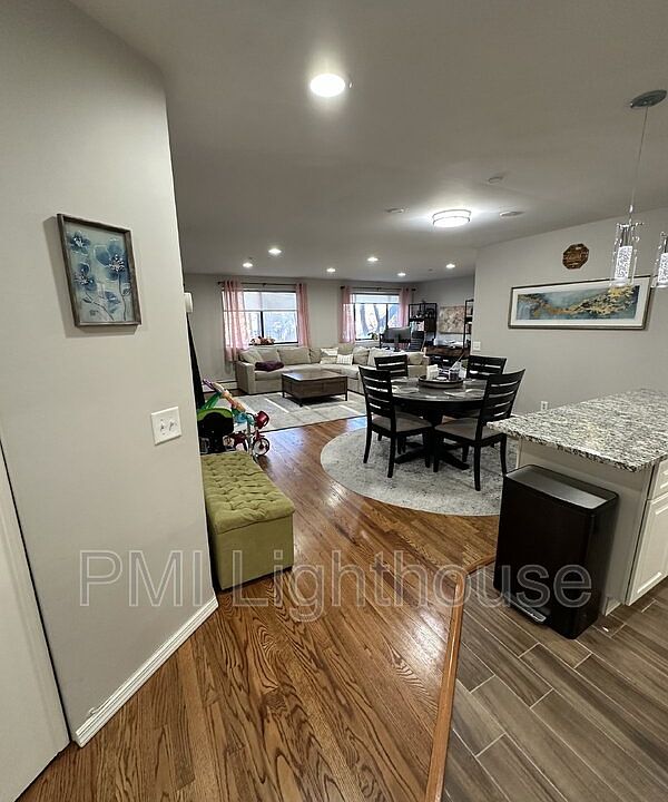 1st image of 21 Lake St APT 1