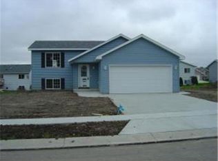 414 7th St NW, Dodge Center, MN 55944