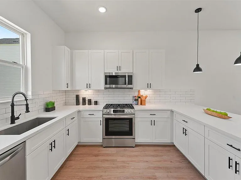 1207 Cavalcade St #B — Photo 9