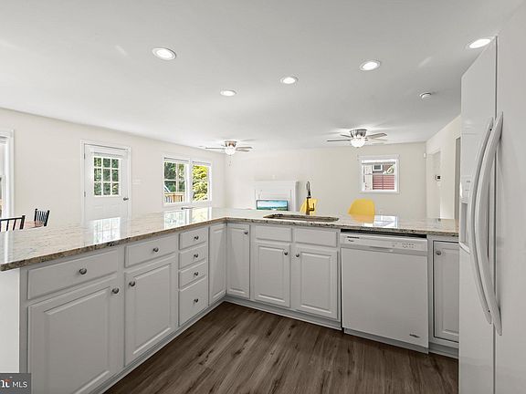 5th image of 500 Fern Rd