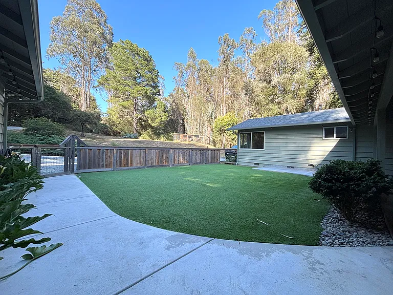 221 Gillette Rd — Photo 24