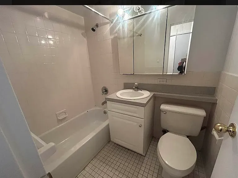 204 E 77th St #3C — Photo 7