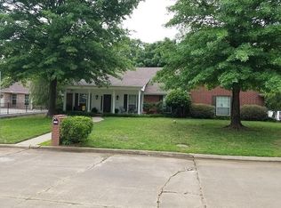 7106 Forest Oak Dr, Texarkana, AR 71854