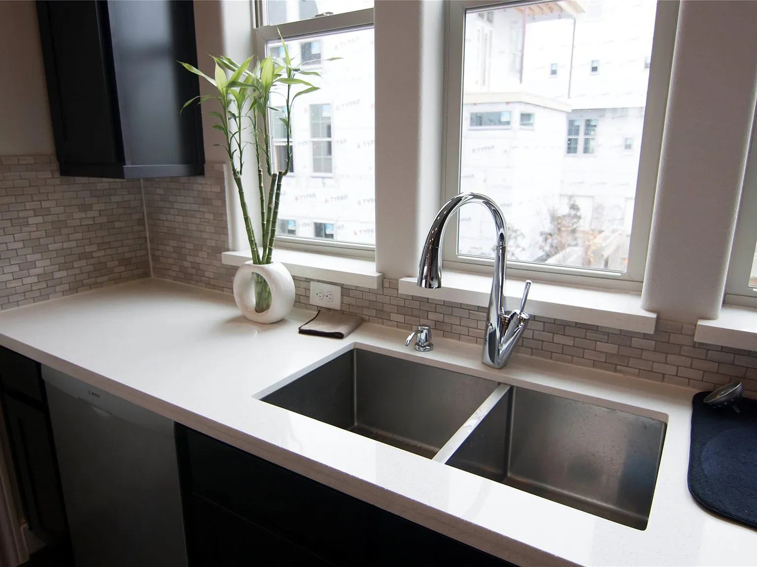 2 bed, 2.5 bath, 1396 sqft, $2,300 — Photo 2
