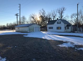 112 S Main St, Waubay, SD 57273