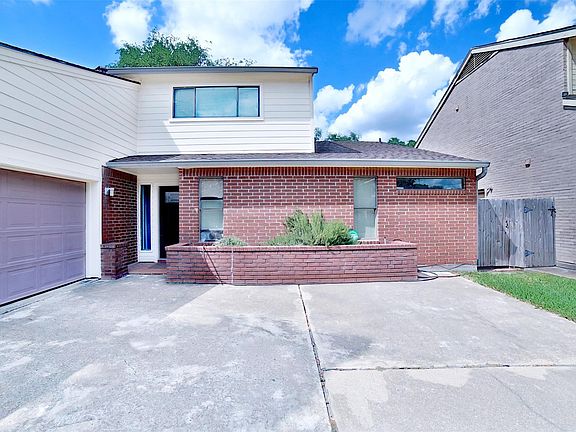 3rd image of 10318 Piping Rock Ln