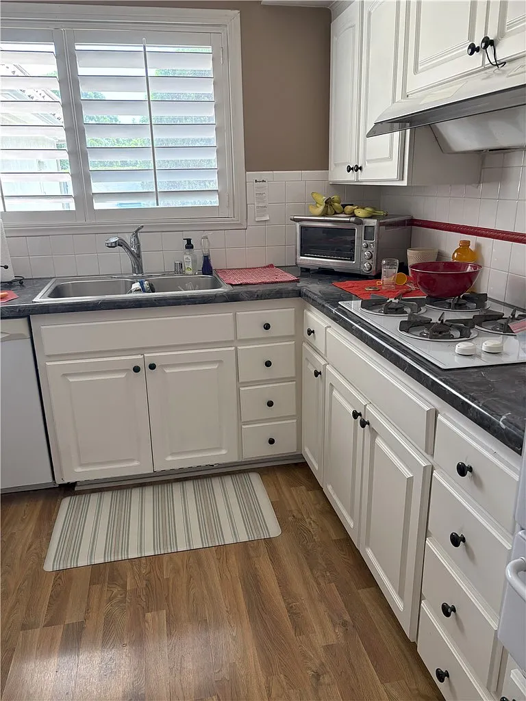 1 bed, 1270 sqft, $2,000 — Photo 2