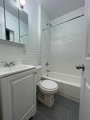 Rented by HOLTON REAL ESTATE INC. | media 25