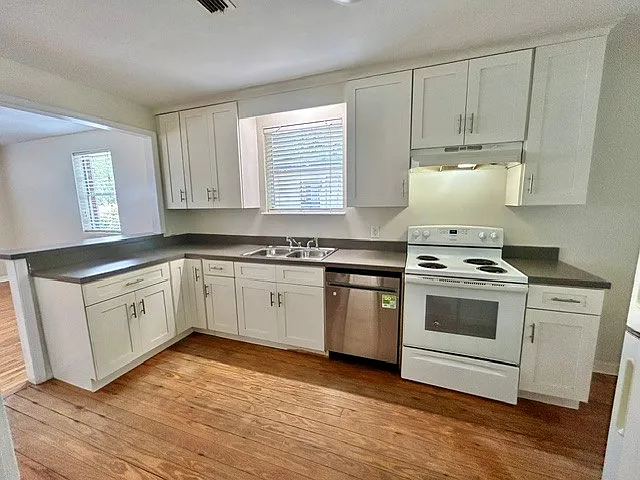 3660 Eloise St — Photo 4