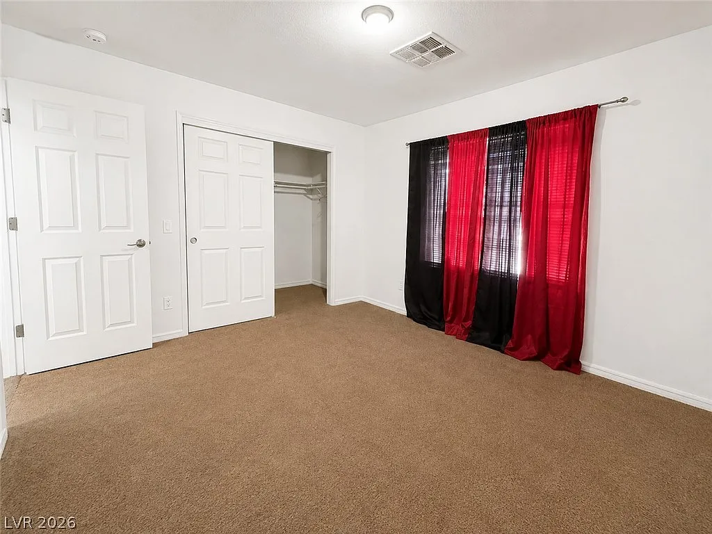 4 bed, 3.0 bath, 2325 sqft, $2,100 — Photo 4
