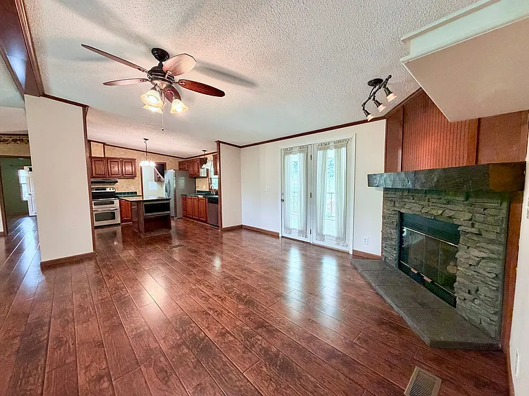 3081 Highway 81 S — Photo 22