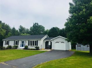 3866 Mystic Meadows Ln, Williamson, NY 14589