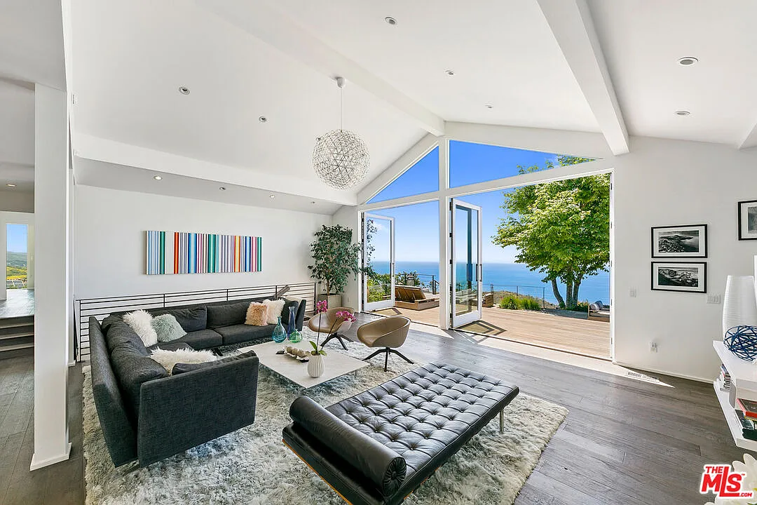 4 bed, 4.5 bath, 4050 sqft, $35,000 — Photo 4