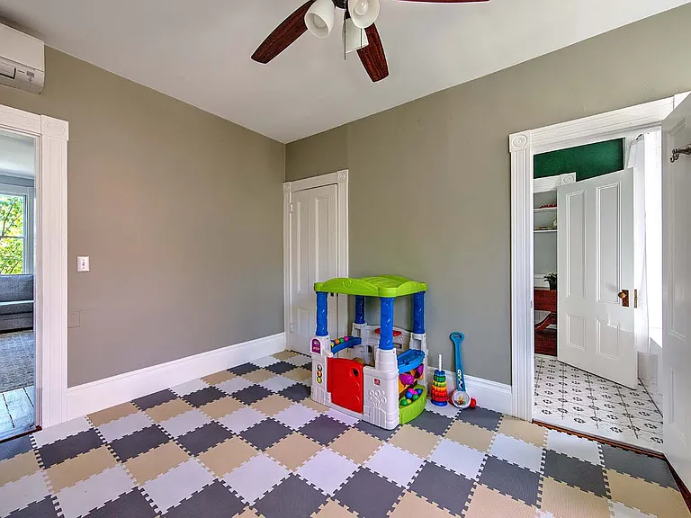 240 Brown St #2 — Photo 30