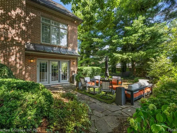 4054 Cranbrook Ct, Bloomfield Hills, MI 48301