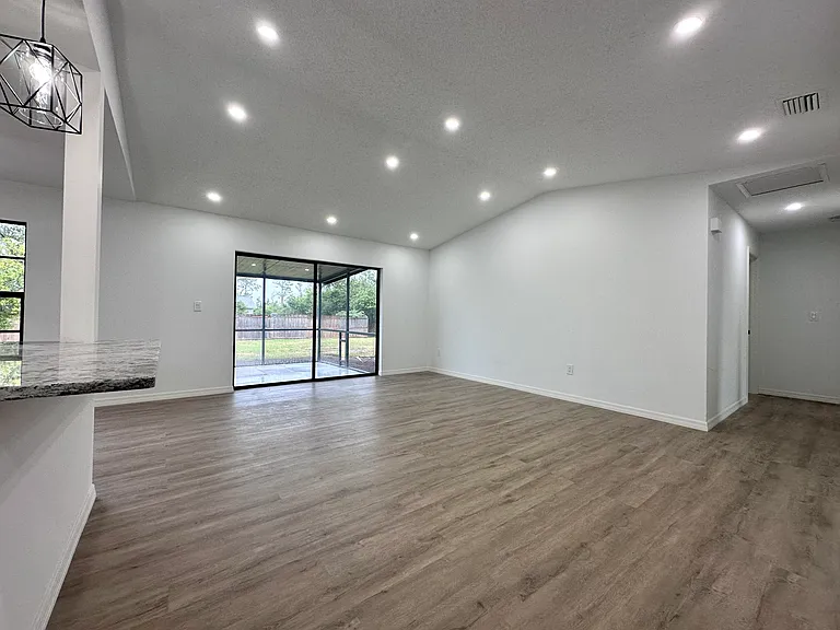 19306 Edgewater Dr — Photo 3