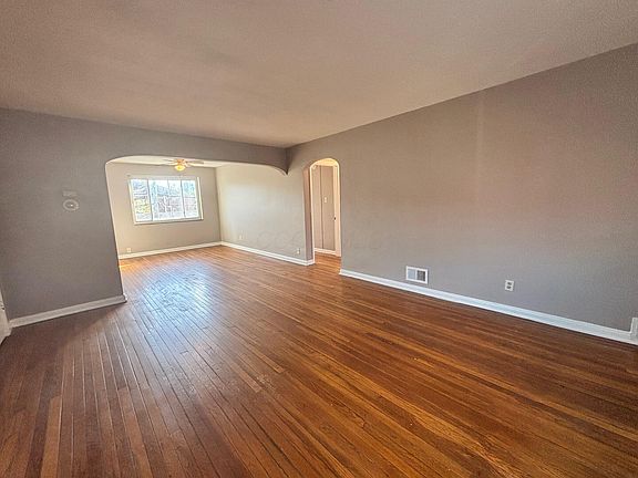 3rd image of 34 N Hampton Rd